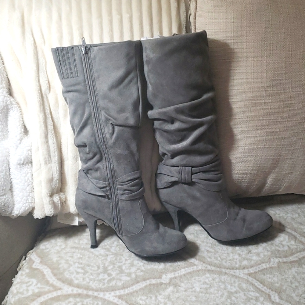 Boots (gray suede)